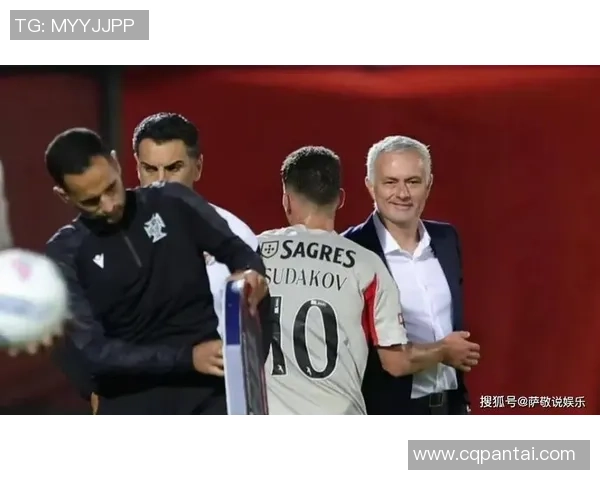 英超激战：本菲卡小胜AC米兰帽子戏法引发争议判罚热议